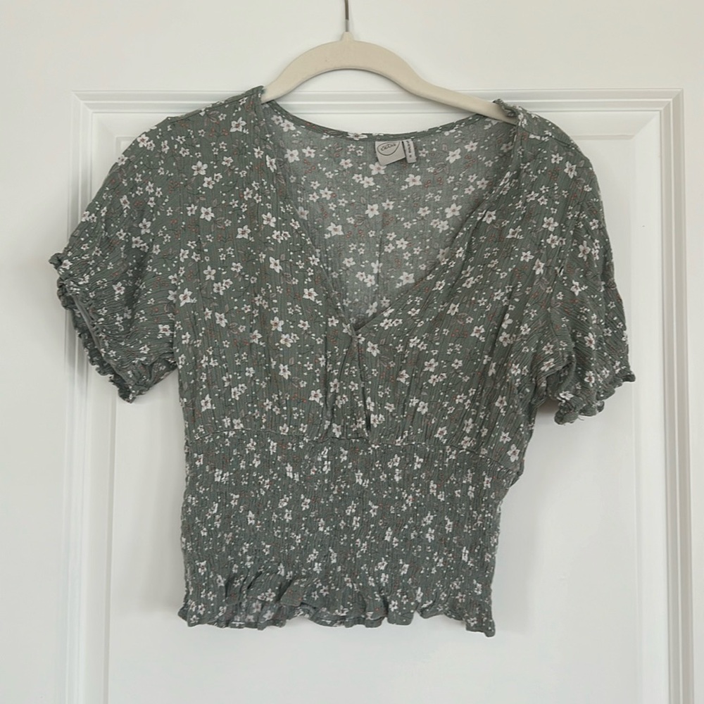 Green Pattern Cropped blouse